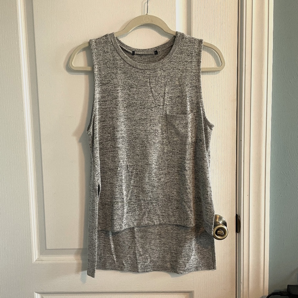 Crewneck Heathered Gray Tank with Side Slits and a High Low Style